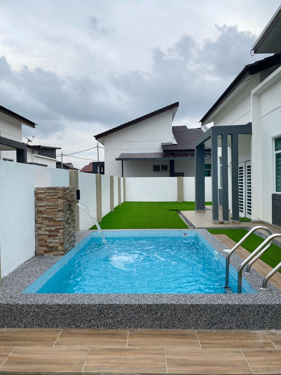 Private pool MUJIHOME PELINDUNG